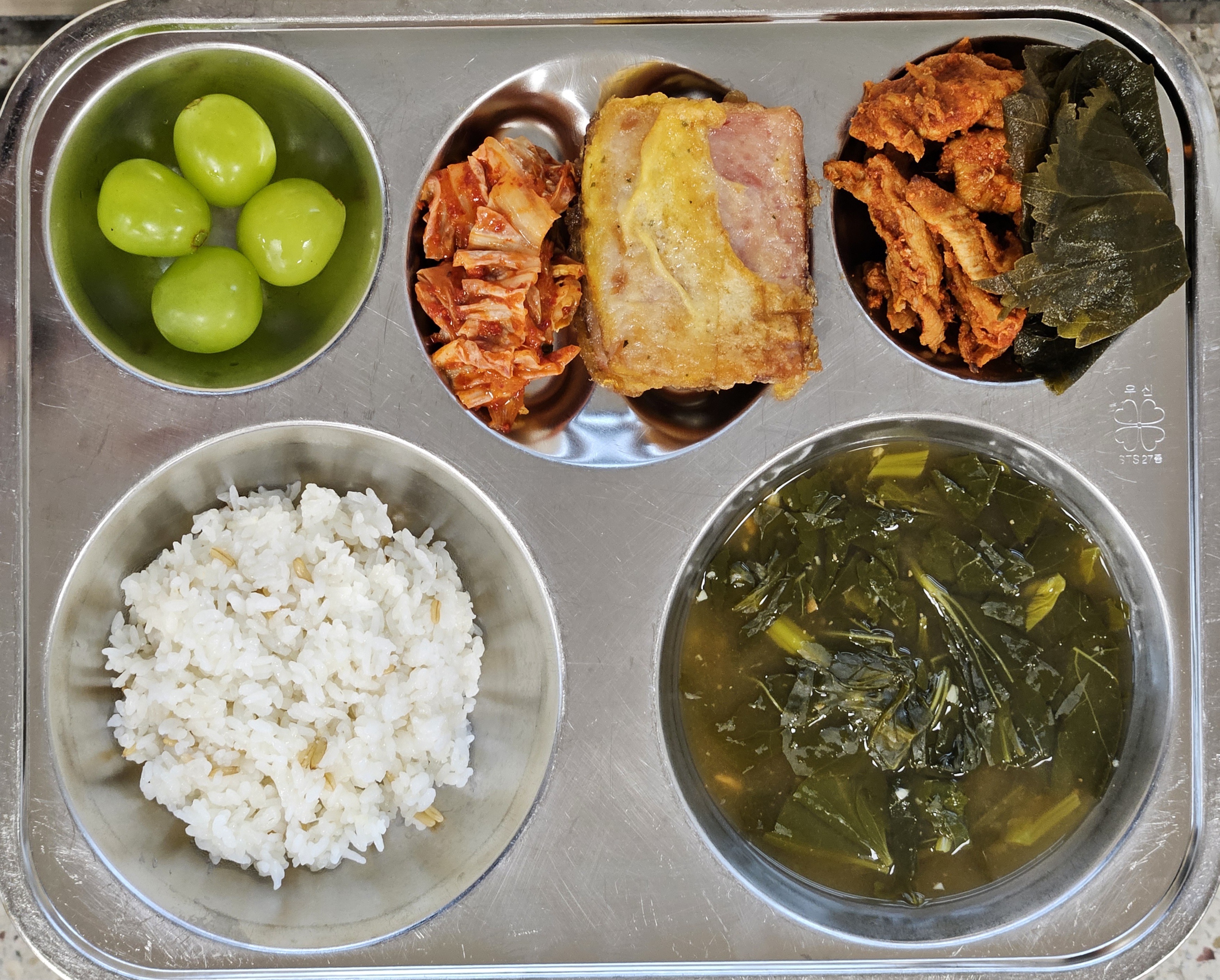 귀리밥
아욱국
매실소스제육볶음,
간장깻잎
파슬리햄전
배추김치
샤인머스캣