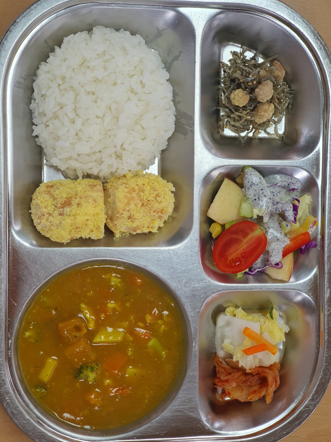 돈육단호박카레라이스(2.5.6.10.12.13.16.18)
찹쌀콩멸치볶음(5.13)
카스텔라꽈배기(1.2.5.6)
백김치(9.13.19)/배추겉절이(9.13)
양상추샐러드&흑임자파인드레싱
(1.2.5.12.13)