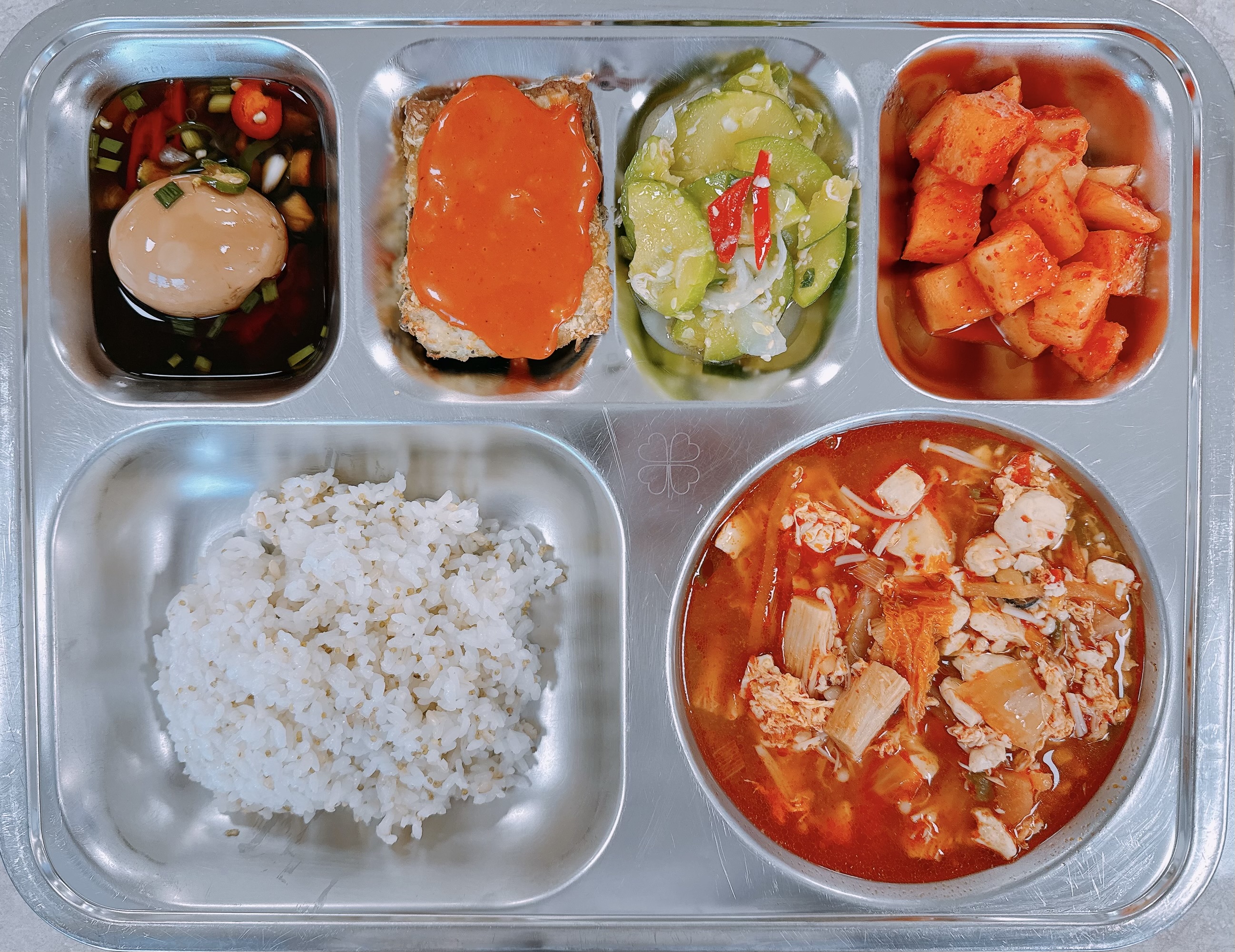 칼슘차조현미밥
순두부찌개(1.5.6.8.9.16.17.18)
포테이토순살삼치
계란장(1.5.6.13)
애호박새우젓볶음(5.9)
깍두기(9)