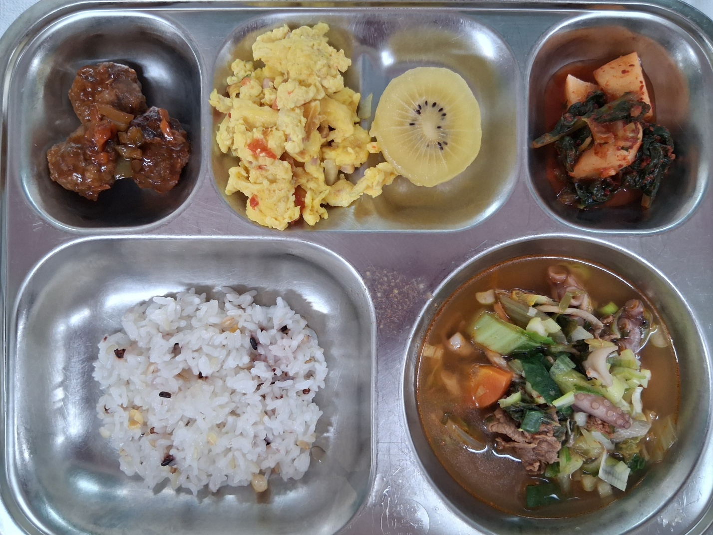 잡곡밥5
불낙전골5.6.13.16
미트볼케첩조림
1.2.5.6.10.12.13.15
스크램블에그
1.2.5.6.10.15
과일
김치9