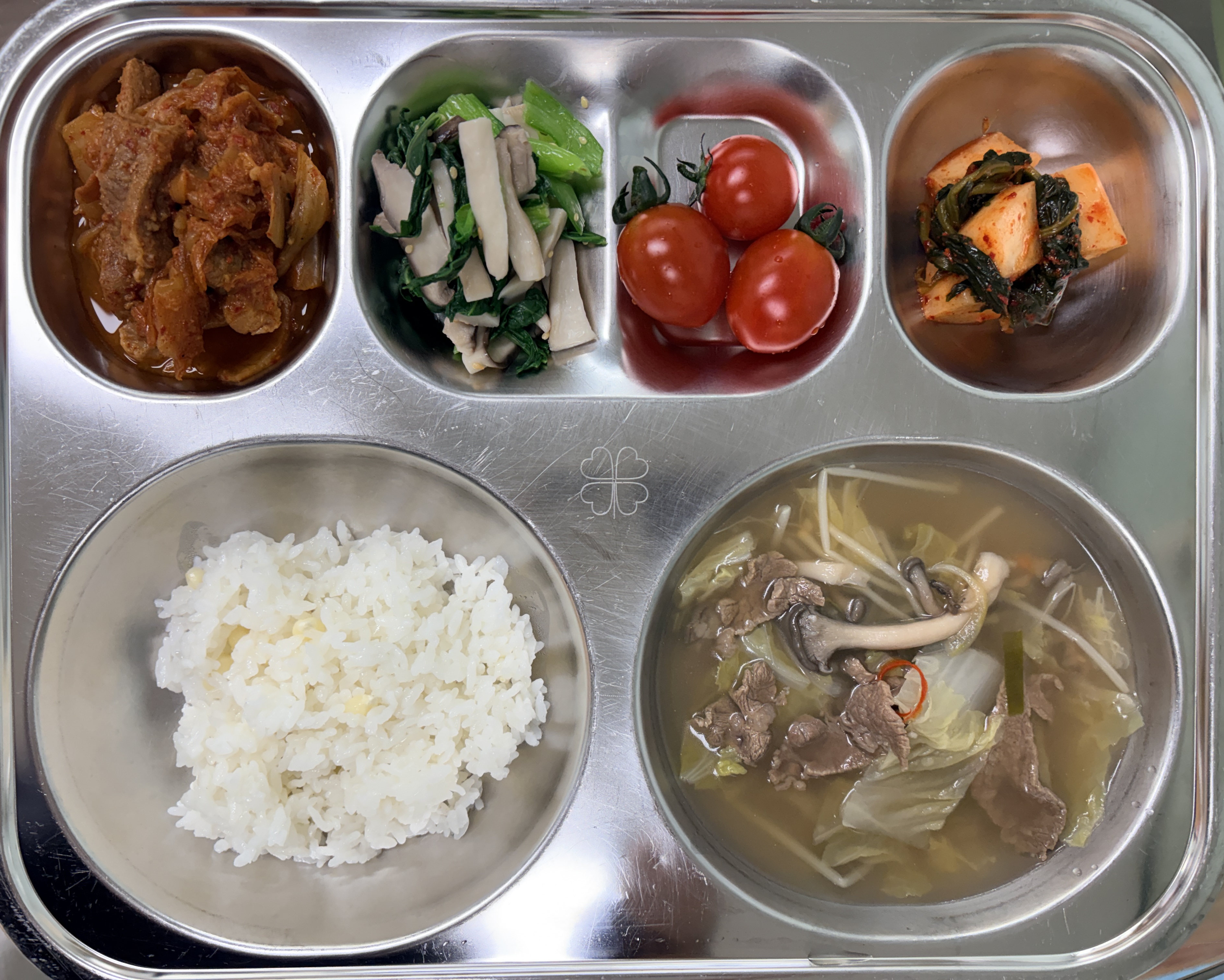 옥수수밥
소고기샤브샤브 (5.6.12.13.16)
돼지고기김치찜 (5.6.9.10.13)
새송이청경채무침
총각김치 (9)
방울토마토 (12)
