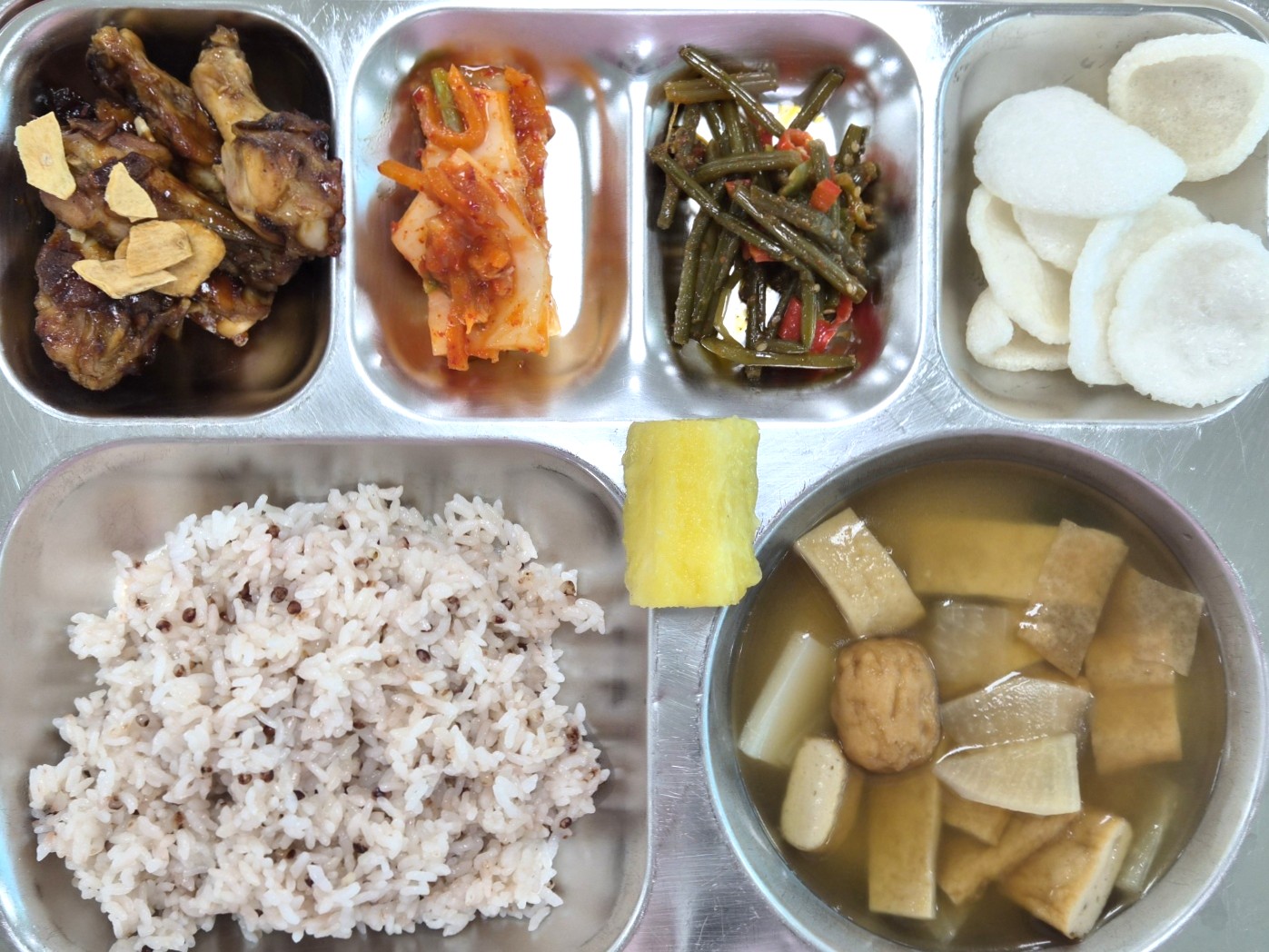 찰수수밥
어묵무국(1.5.6.9.13)
매콤닭봉마늘조림& 새우칩(1.2.5.6.9.12.13.15.18)
고구마줄기볶음(5.6.13)
배추김치(9)
파인애플