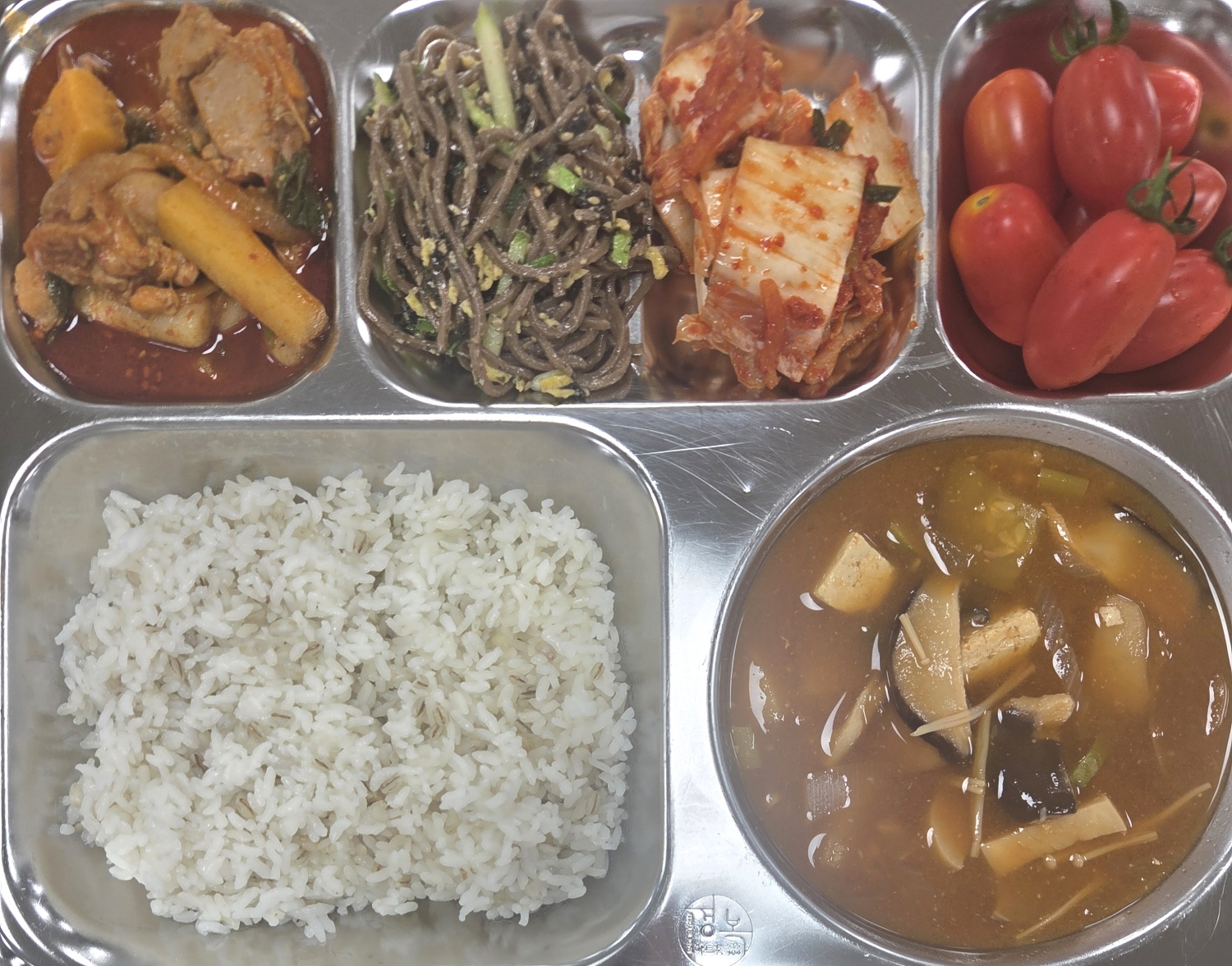 보리밥
버섯된장국(5.6)
들기름막국수(1.3.5.6.13)
닭갈비(2.5.6.12.13.15.16.18)
배추김치(9)
방울토마토
(일반/스테비아)(12)