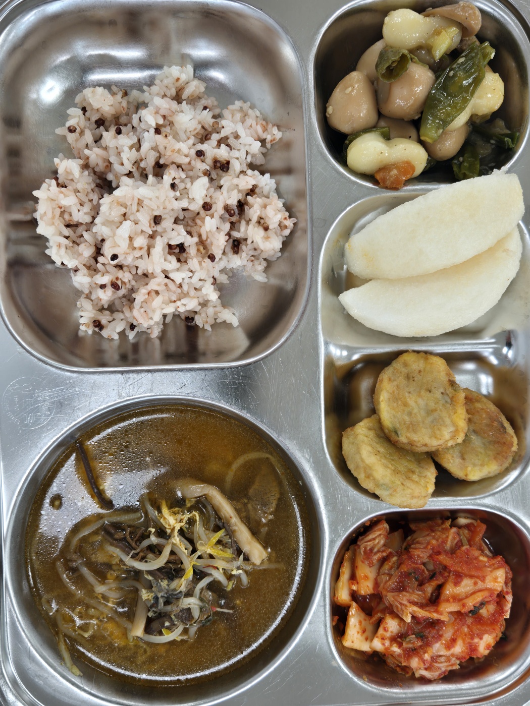 차수수밥
육개장 (1.5.6.16)
메추리알장조림 (1.5.6.13)
에그랑땡 (1.2.5.6.10.15.16)
배추김치 (9)
배