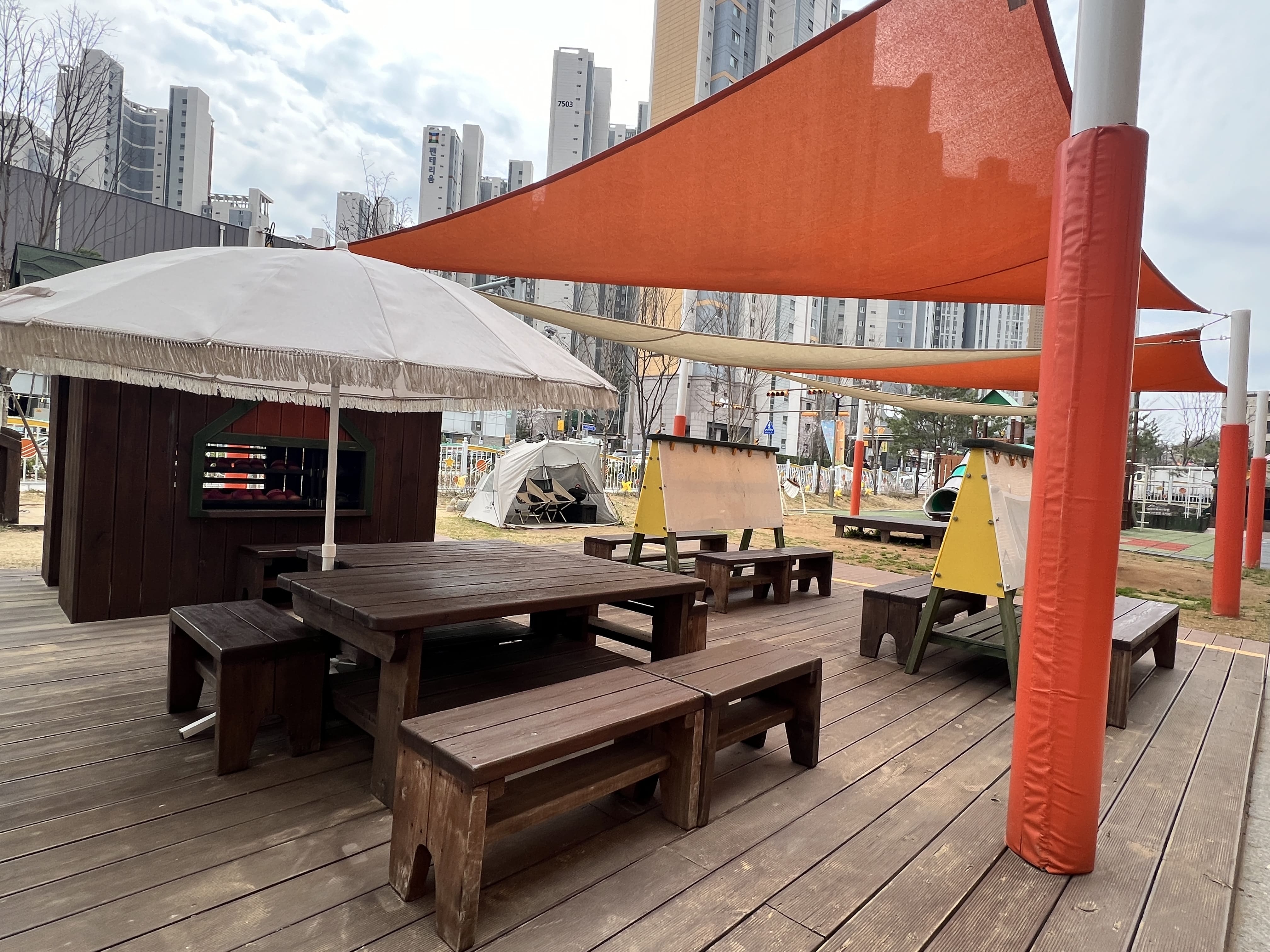 목공놀이 및 미술놀이영역