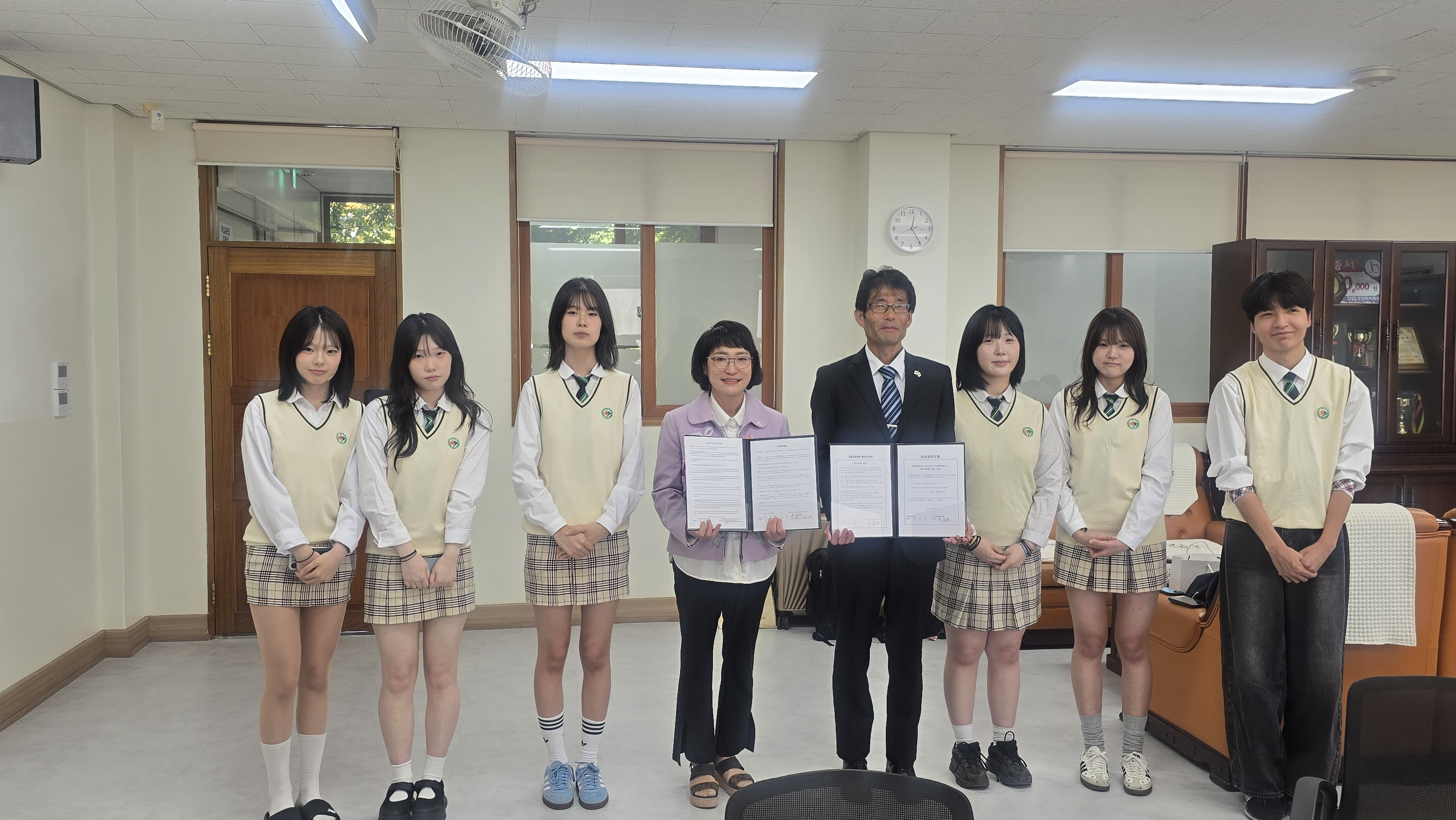 [보도자료10/1]호평고, 일본 도쿄도립 미야케고와 국제교류협약, 환경으로 이어진 두 학교의 인연_002 사진