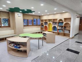 쉼과 놀이가 있는 산마루초 실내 공간 안내(1층 행복마루)